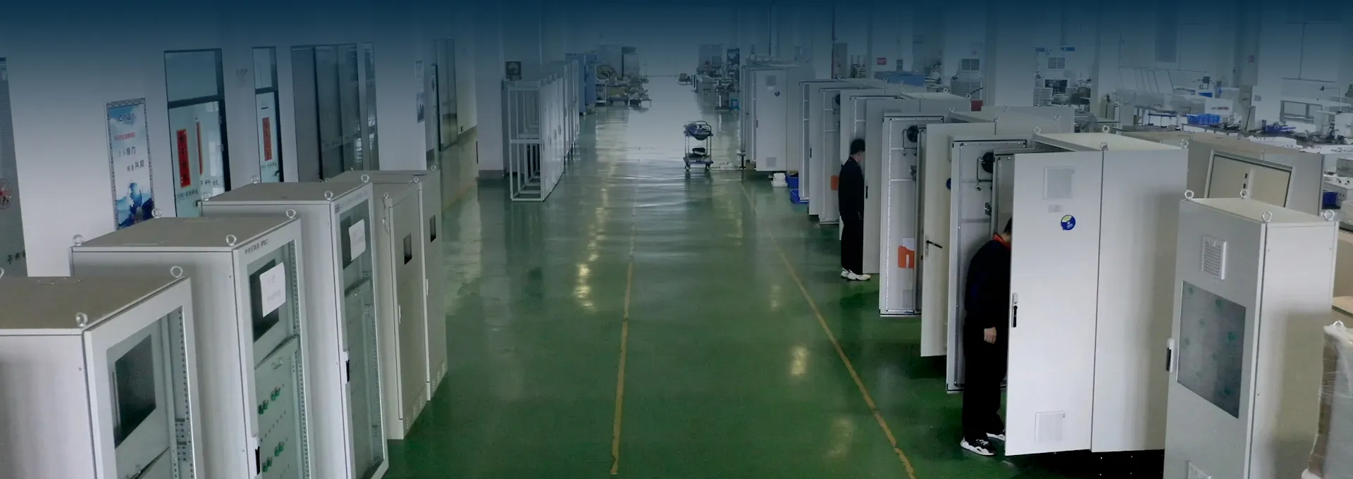 لأن أنظمتك الكهربائية وأنظمة الأتمتة الحيوية لا تحتمل المخاطرة… نوفر لها الحماية، الثبات، والاعتمادية الكاملة واستمرارية التشغيل