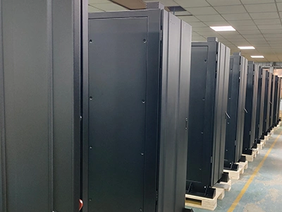 حاويات لوحات التحكم الكهربائية، مثبتة على الجدار