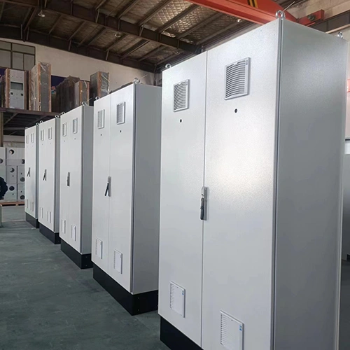 كابينة سيرفرات وشبكات مثبتة على الأرض