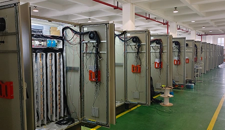 كابينة لوحة تحكم PLC مخصصة حسب الطلب